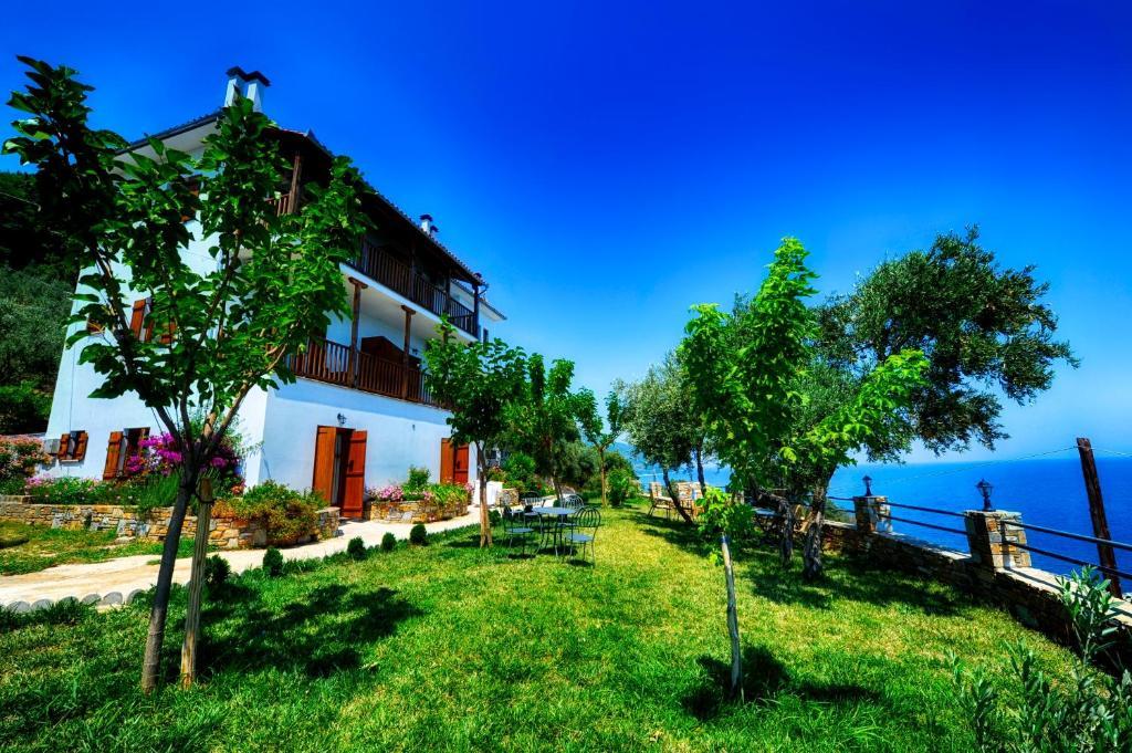 Guesthouse Enastron Chorefton Exterior photo